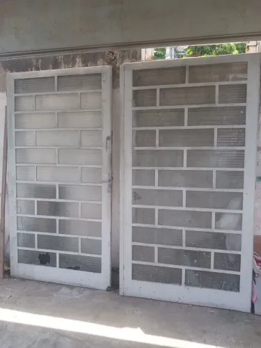 Porta  para fechar garagem ou áreas abertas
