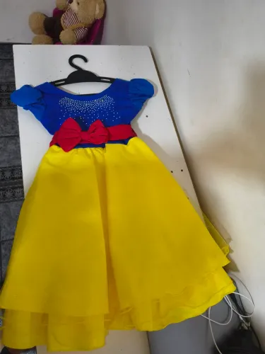 Vestido infantil branca de neve