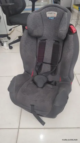 Vendo cadeirinha infantil Burigotto evolution 25kg pra carro leia a descrição do anúncio.