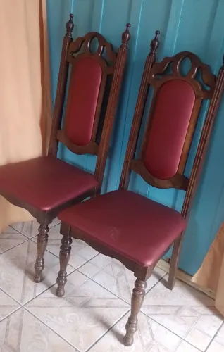 Cadeiras elegantes clássicas