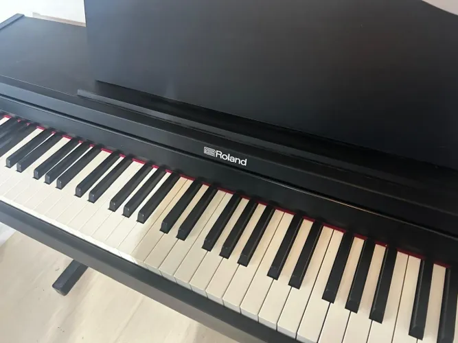 Piano Digital Roland RP-102 - Novíssimo 