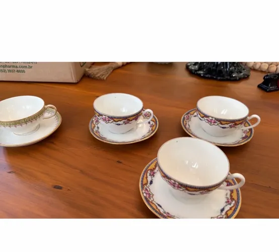 Limoges xícaras . Antigas . 3 iguais . 1 diferente . Vendo avulsas . 