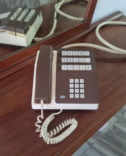 Antigo Telefone PABX de Mesa GTE