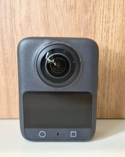 Câmera DJI Osmo 360 Adventure Combo
