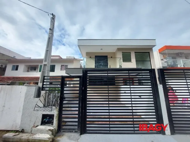 Excelente Casa 3 dormitório(s) em Campeche - Florianópolis