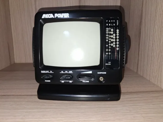 TV PORTÁTIL DE TUBO 5" POLEGADAS C/ RÁDIO AM/FM