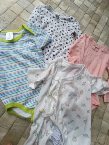 NOVO, LOTE 4 BODIES BEBE
