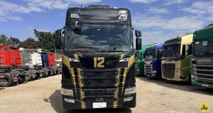 SCANIA R-450 PLUS 6X2<br>2023/2024<br>CABINE RH (TETO ALTO)