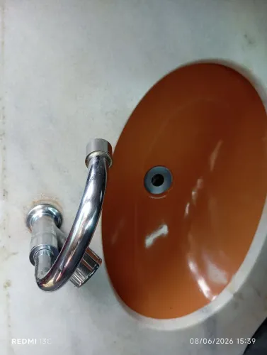 Pia com torneira