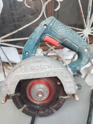 Vendo uma maquita Bosch 350R$ e um bebedouro 500R$, *