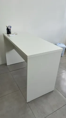 Mesa Branca para Escritório / Consultório