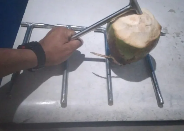 Fura de coco em aço inox 