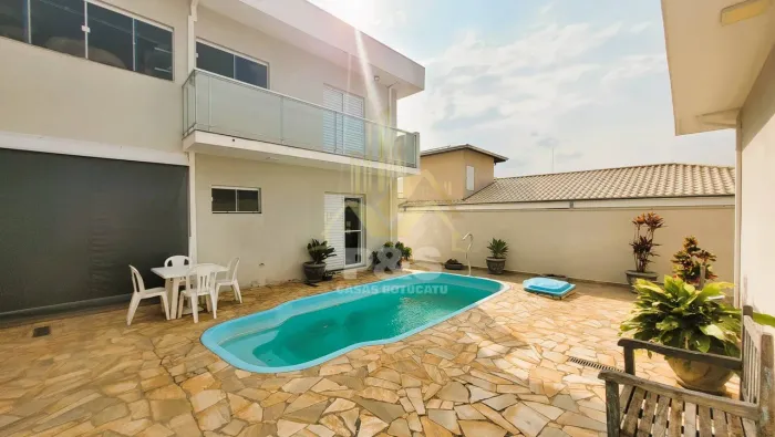 Casa em Condomínio, com Casa de Hóspedes e piscina privativa!