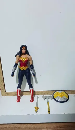 Action figure mcfarlane mulher maravilha repintada