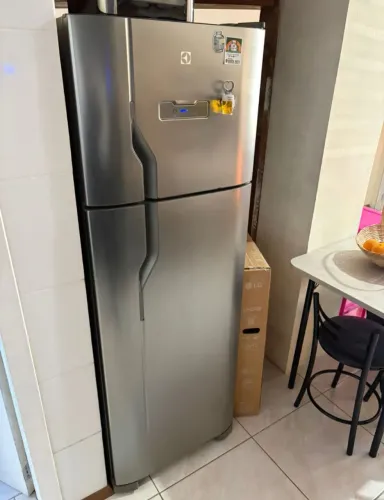 Geladeira inox Electrolux