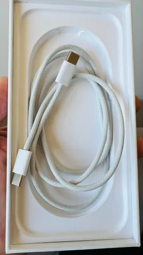 Cabo USB C original do iPhone 16 St. Universitário