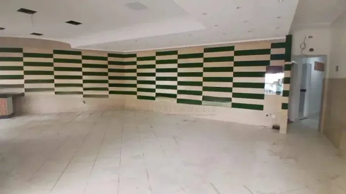 Salão Comercial com 3 banheiros para Alugar, 200 m² por R$ 7.200/Mês