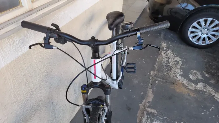 Bicicleta aro 29 praticamente nova.
