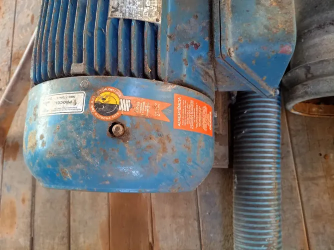 Vende se bomba d'água de 30cv seme nova.