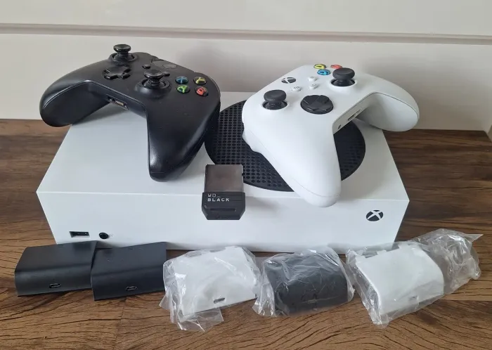 Xbox Series S 512GB + cartão de expansão Western Digital + controle e jogos