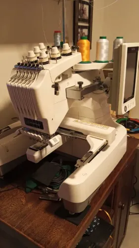 Máquina de Bordar Brother PR650e 6 Agulhas + Bastidores + Nobreak (Revisada)