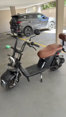 Scooter Elétrica Eletromobi 1000W - 1.273 km