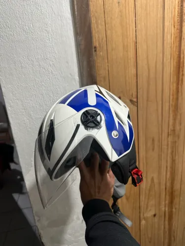 Agv tamanho 56 bem novo