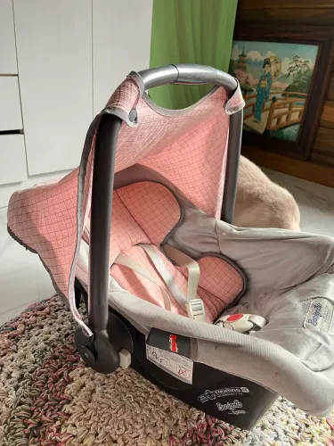 Bebê conforto Burigotto rosa com cinza