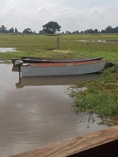 Barco e motor