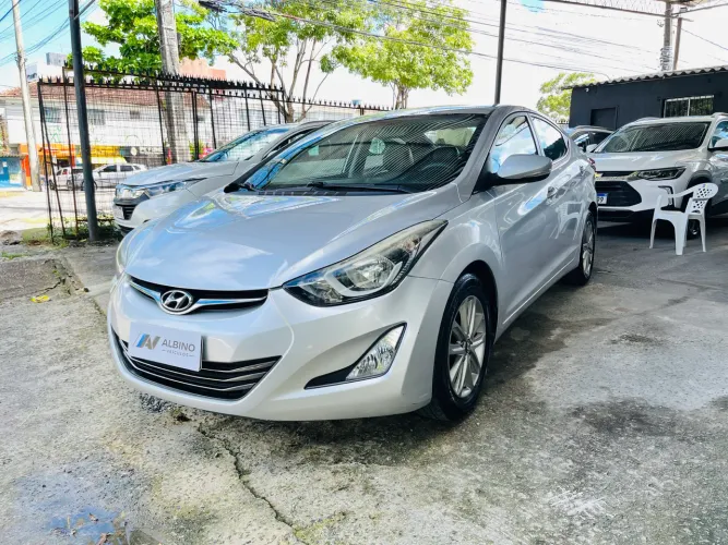 Hyundai Elantra GLS 2.0 16V Flex Aut. 2016