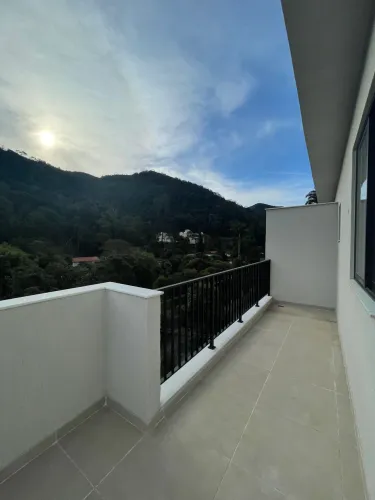 Cobertura com vista linda em Correas, 3 quartos sendo 2 suítes, lazer completo