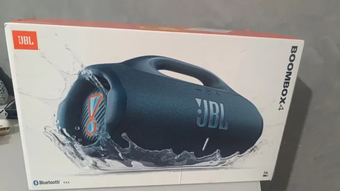 JBL boombox 4