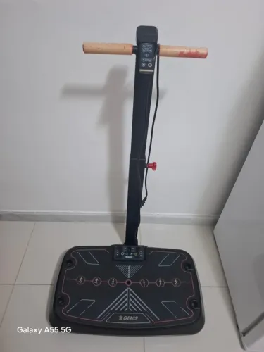 PLATAFORMA VIBRATÓRIA GINIUS PARA EXERCÍCIO