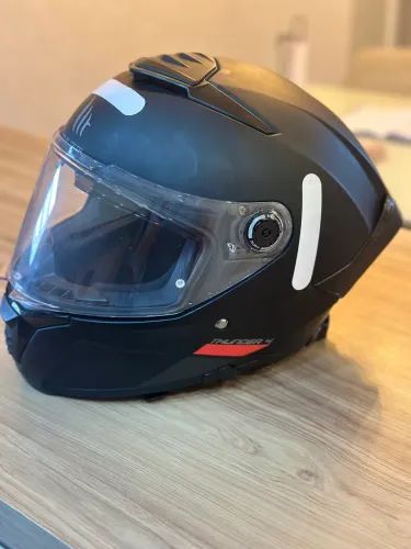 Capacete MT thunder 4, luva X11 e brinde capacete peels