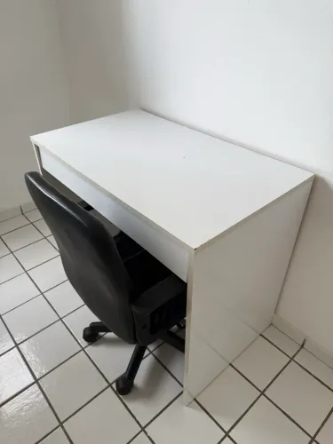 Escrivaninha + cadeira