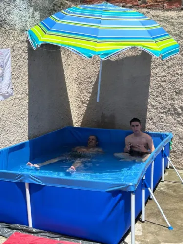 Vnd piscina semi nova 
