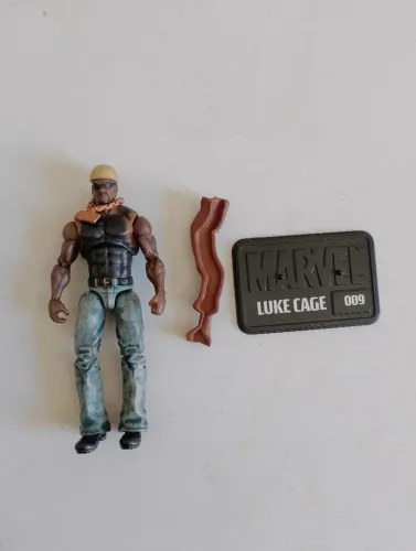 Marvel Universe Luke Cage Tamanho 10 cm HASBRO
