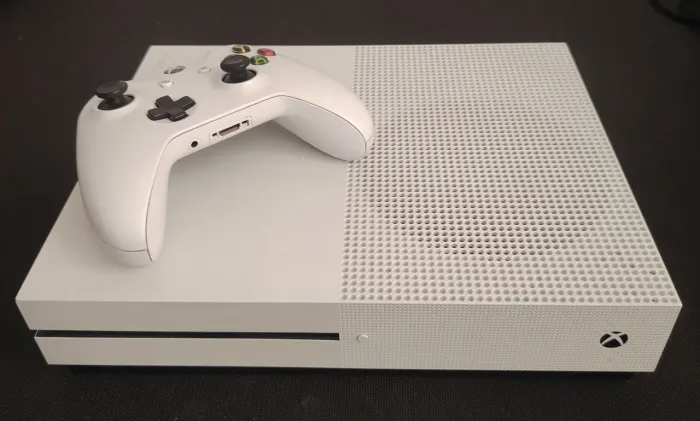 Xbox One S 1tb mais 2 controles