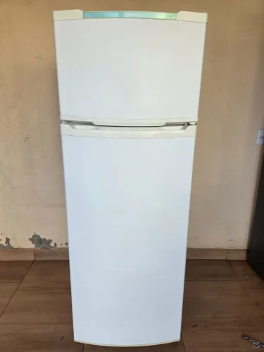 Vendo Geladeira Cônsul 