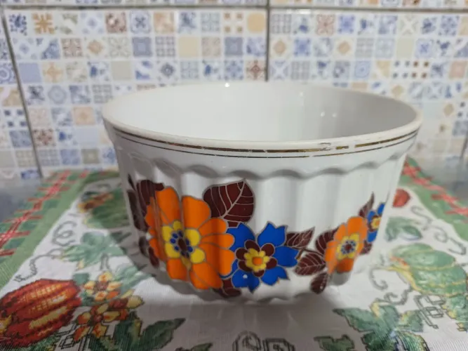 Tigela de Porcelana canelada, antiga Santa Rosa pedreira