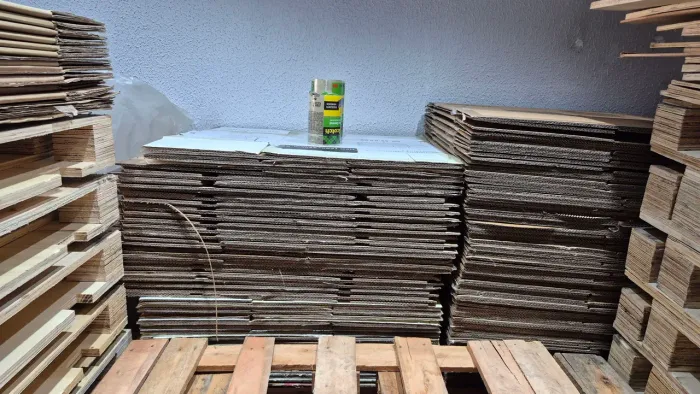 Caixas de papelão tamanho médio aproximado a de uma caixa de ovo, entrega rápida com taxa.