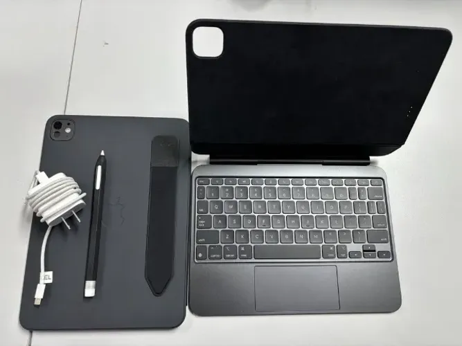 iPad Pro 11 M4 256GB Wifi+Cel Magic keyb+Smart Folio+Pencil PRO + Acessorios