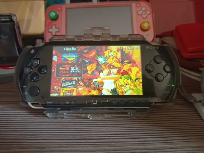 PSP 1000 - Cheio de Jogos + Case original e carregador