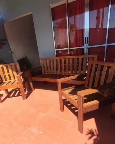 Poltronas em Madeiras Maciça