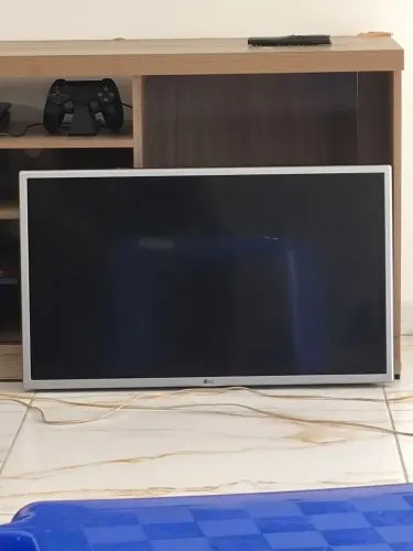 Televisão LG 32" com tela quebrada