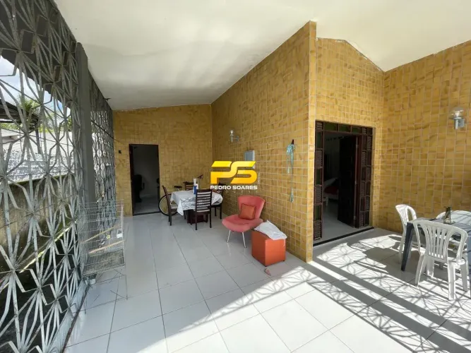 Casa com 5 dormitórios à venda, 300 m² por R$ 790.000,00 - Manaíra - João Pessoa/PB REF: C
