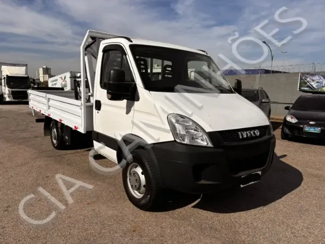 IVECO DAILY 35S14 ANO 2018 CARROCERIA 4,5M + MUNCK 800KG