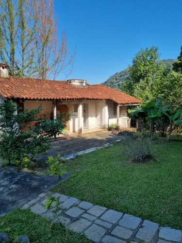 Casa em condomínio à venda com 3 dormitórios por 490 mil, Guapimirim-RJ