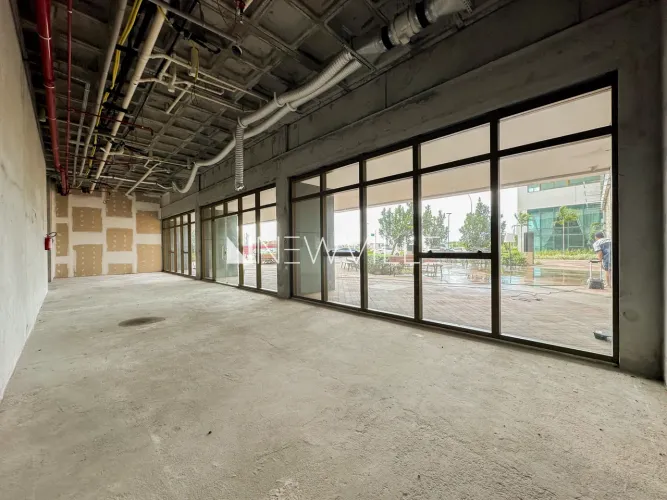 Loja para alugar no Parque do Cais, em São José 94m², espaço amplo e excelente potencial