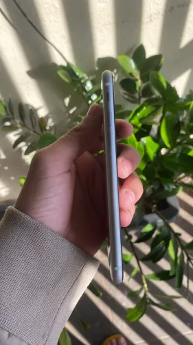 Celular iPhone SE
